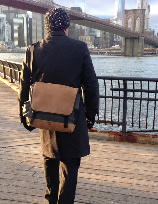 EVENaBAG messenger bag and New York Skyline in the USA